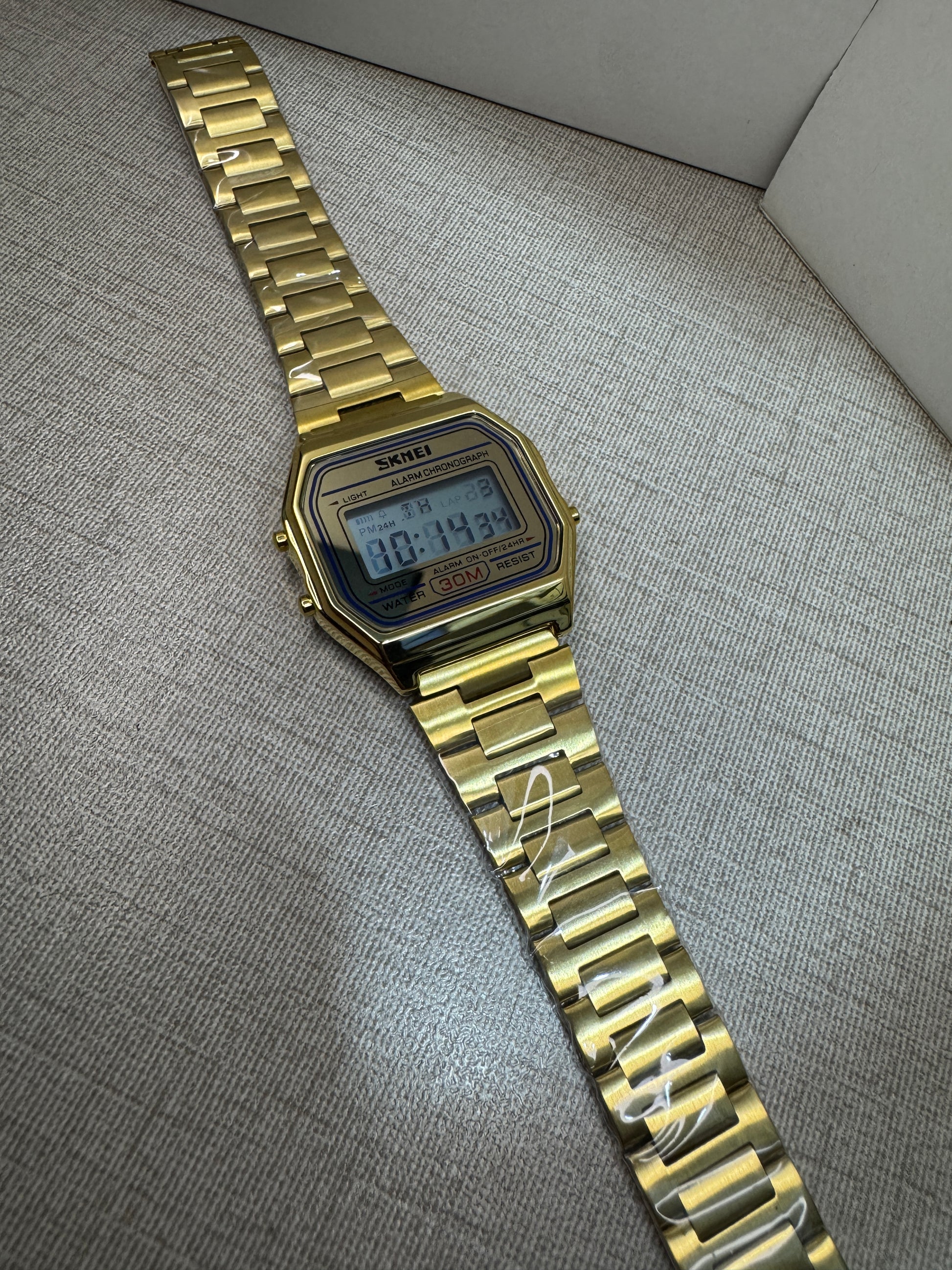SKMEI Gold Plated Vintage Watch